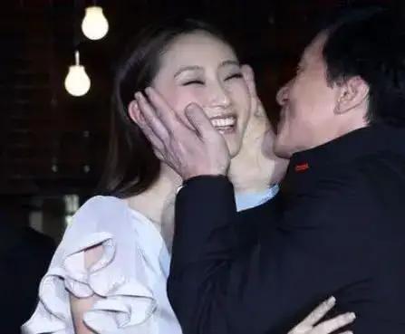 明星大爆料接吻视频大全,接吻瞬间全记录,甜蜜瞬间大盘点  第2张 明星大爆料接吻视频大全,接吻瞬间全记录,甜蜜瞬间大盘点  第2张