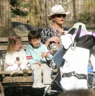 娱乐圈孩子爆料,揭秘明星家庭背后的故事  第2张 娱乐圈孩子爆料,揭秘明星家庭背后的故事  第2张